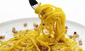Paste: Carbonara cu bacon afumat