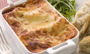Lasagna cu sos de roşii