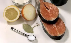 Somon în sos de vin