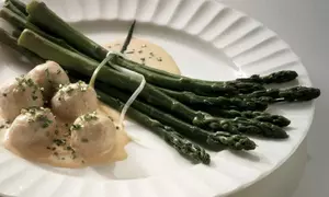 Sparanghel cu sos alb