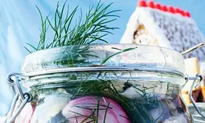 Hering marinat cu mărar proaspăt