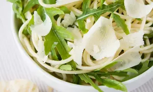 Salată de paste cu rucola