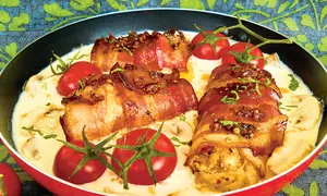 Rulouri de pui în bacon cu ciuperci