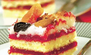 Prăjitură cu gem de căpşune