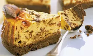 Tartă cu brânză şi ciocolată