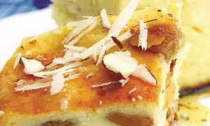 Plăcintă cu brânză dulce şi stafide