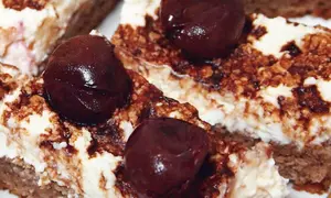 Prajitura cu brânza si visine