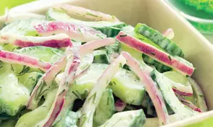 Salată de castraveţi de seră