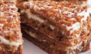 Tort de morcovi şi nuci