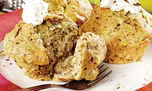 Brioşe cu mere şi ciocolată