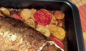 Crap pe pat de legume