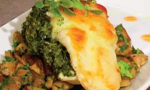 Piept de pui umplut cu brânză şi spanac