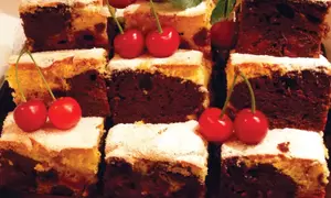 Prăjitură pufoasă cu cireşe