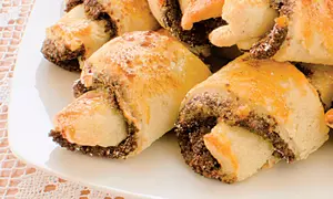 Cornuleţe cu nucă şi scorţişoară