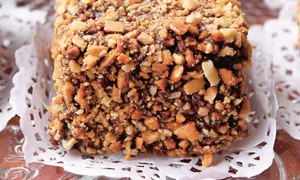 Prăjitură tăvălită cu migdale