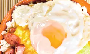 Mămăligă în straturi