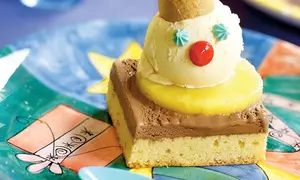 Prăjitură cu ciocolată şi frişcă Arlechino