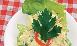 Salată de ouă cu șuncă