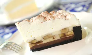 Prăjitură banana split reinterpretată