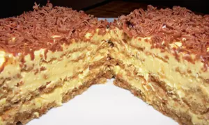 Prăjitură cu foi de nucă