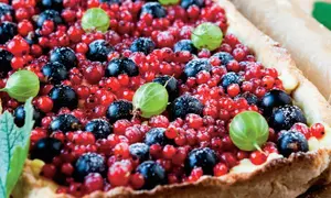 Tartă cu cremă şi fructe de pădure