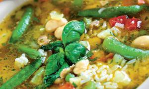 Ciorbă de fasole verde cu pui