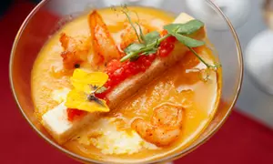 Cum faci gazpacho cu creveţi