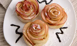 Rulouri cu flori de măr