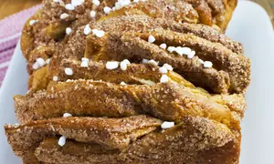 Cozonac de foietaj cu măr