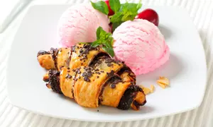 Cornuleţe cu ciocolată din 3 ingrediente