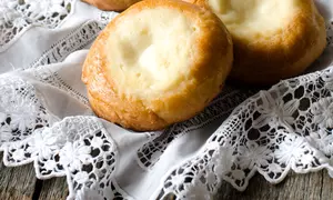 Turtiţe ruseşti Vatrushka cu brânză