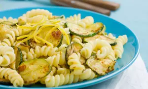 Paste cu dovlecei și usturoi