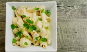 Penne cu pui Alfredo