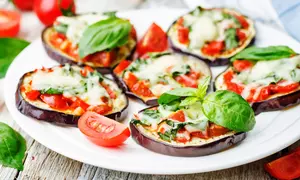 Mini-pizza cu blat de vinete