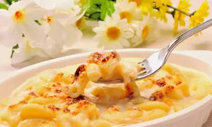 Macaroane cu sos cremos de brânză