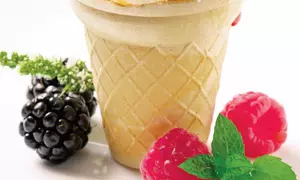 Inghetata asortata cu sirop de zmeura