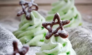 Braduti de Craciun din bezea