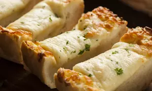 Baghete cu mozzarella si usturoi