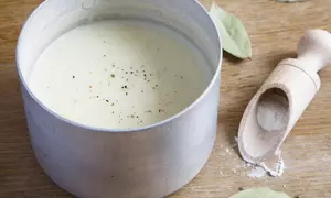 Cum faci sosul Alfredo