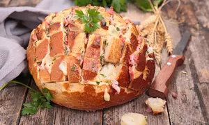 Paine cu pui si cascaval