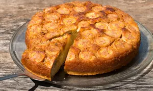 Tort intors cu banane si caramel