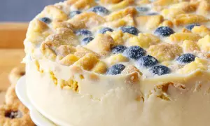 Cheesecake cu afine si ciocolata alba