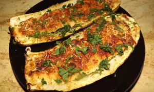 Barcute de dovlecei cu pui si parmezan