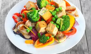 Salata de broccoli cu branza tofu