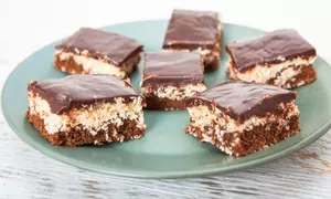 Prajitura Bounty cu ciocolata si cocos