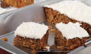 Tort cu morcovi si ananas cu glazura de branza