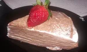 Tort de clatite cu ciocolata si crema de lapte
