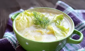 Ciorba de salata cu afumatura