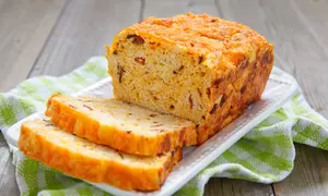 Paine cu cascaval si rosii uscate