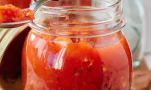 Bulion de rosii facut in casa – Pasta de tomate